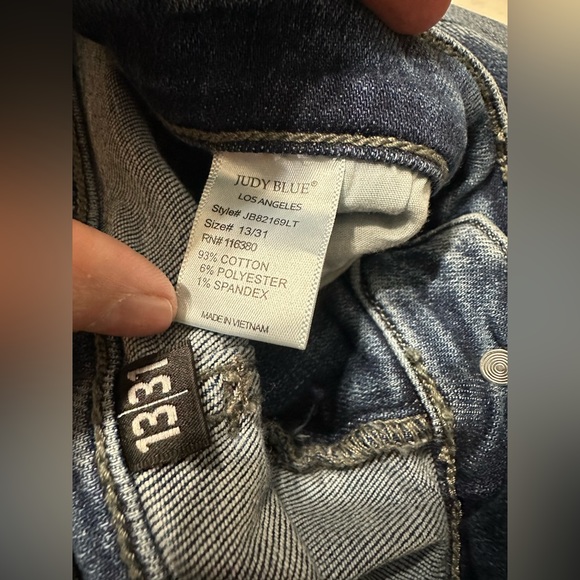 Judy blue boyfriend fit distressed jeans - Picture 4 of 5